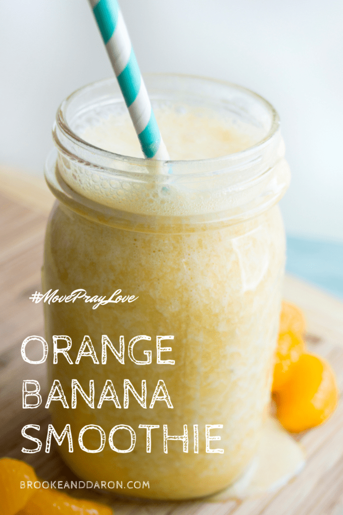 Mason jar filled with dreamsicle smoothie